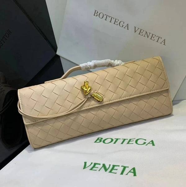 Bottega Veneta Long Andiamo Handle Clutch in Leather Bag