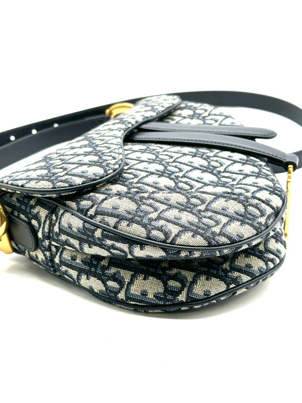 Saddle Bag - Sleek and Modern Elegance